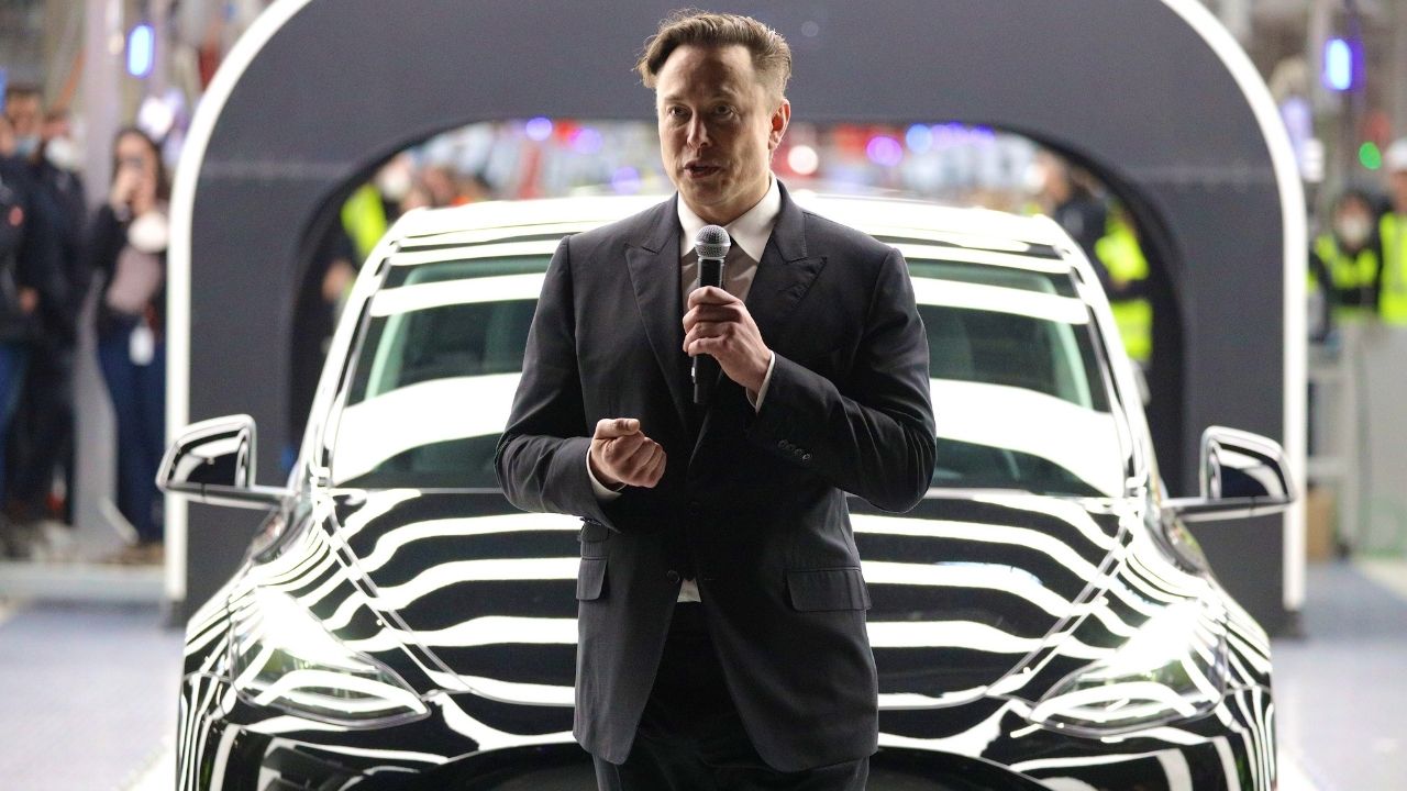 ‘Estão queimando bilhões de dólares”, diz Musk sobre prejuízos da Tesla