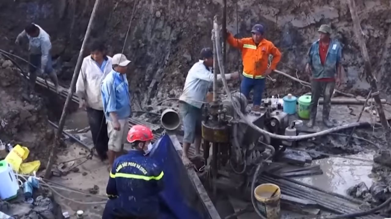 Vietnã: Morre menino que caiu em buraco de 35 metros na véspera do Ano Novo