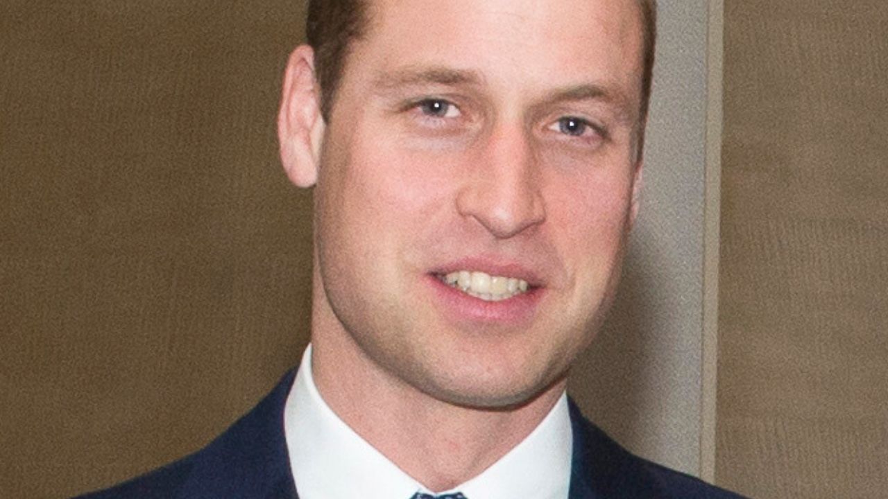 “Eles estão explorando os meus pais para ganhar dinheiro”: Príncipe William critica The Crown