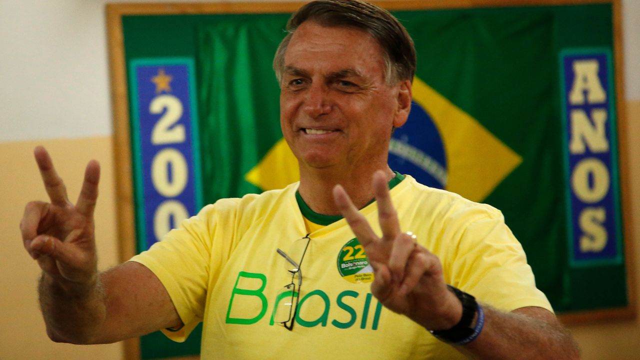 Bolsonaro não receberá salário do PL enquanto não voltar dos EUA