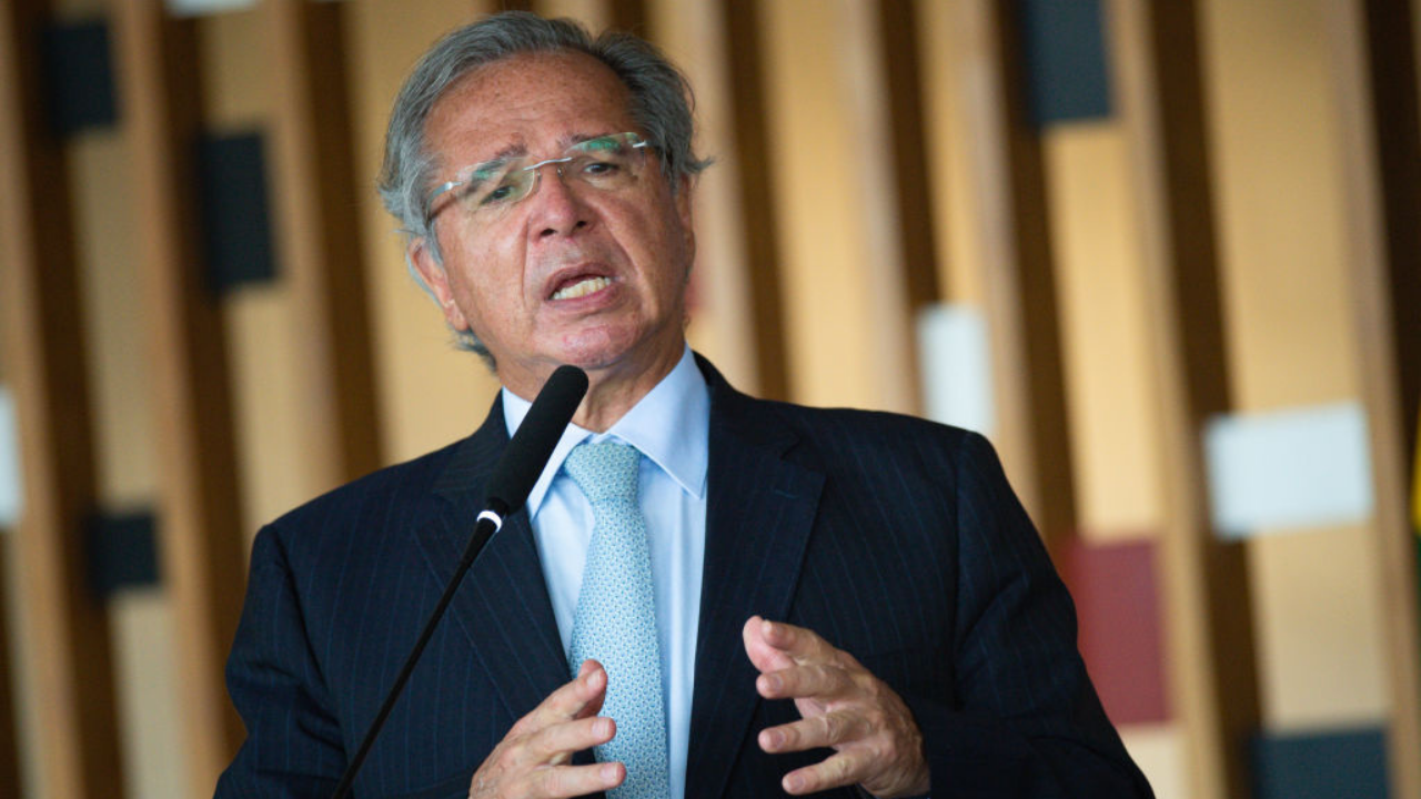 Ministro da Economia diz que classe média exagera no prato e que sobras poderiam ‘alimentar pobres’