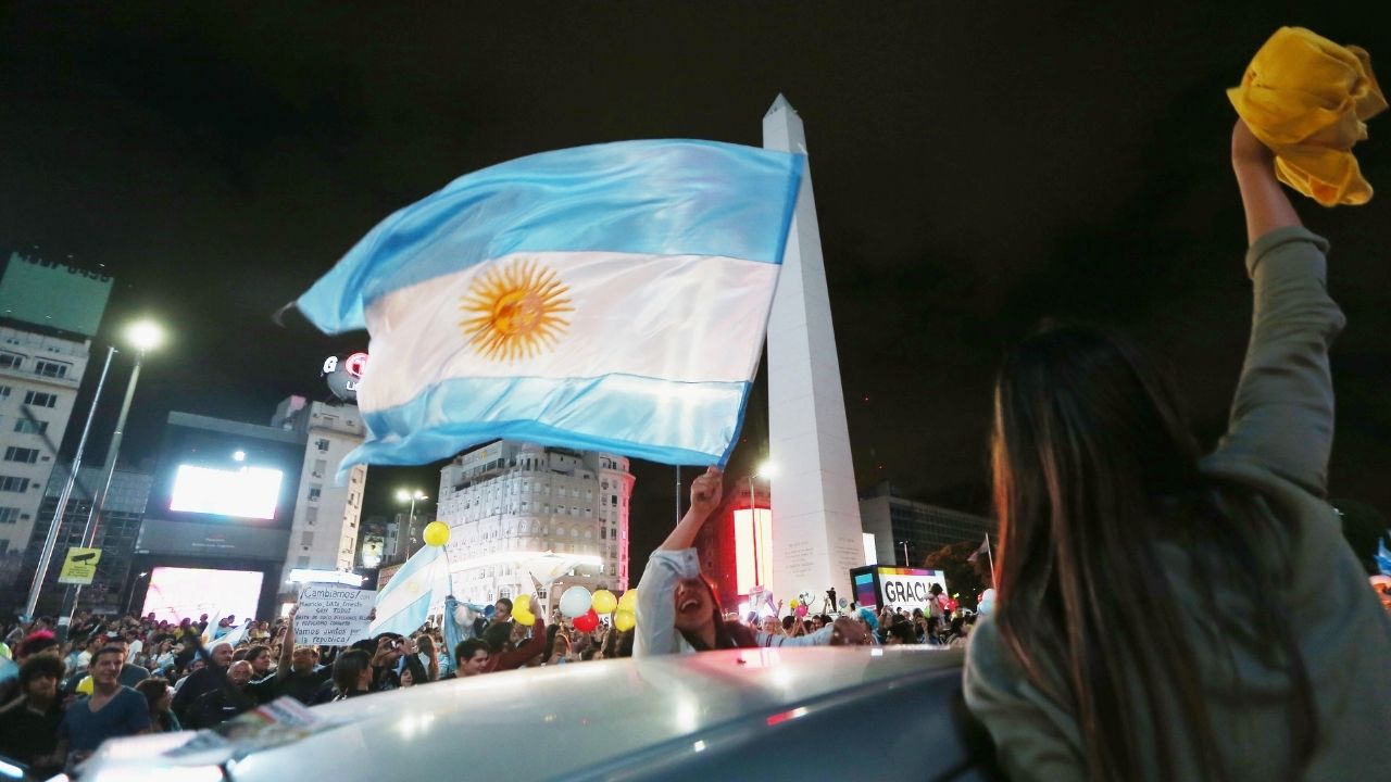 Na Argentina, dez militares são condenados à prisão perpétua por crimes na ditadura