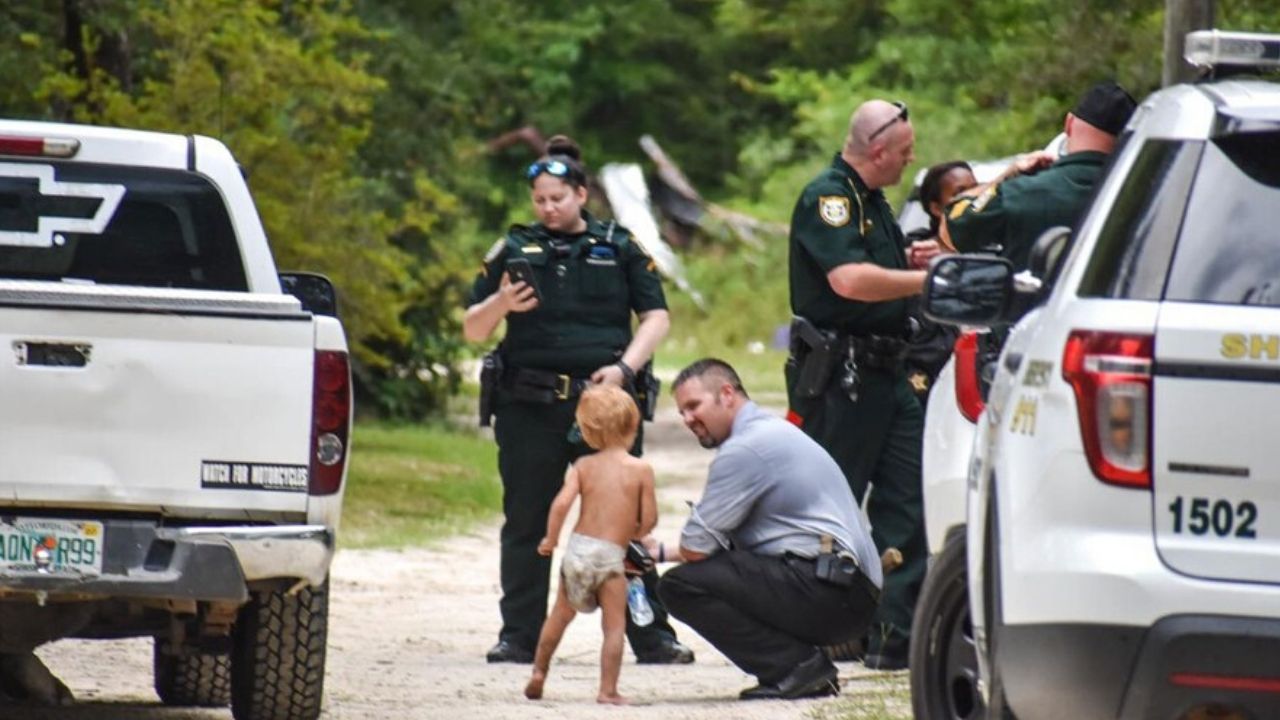 Menino com autismo foi protegido por cães durante as horas que ficou perdido, nos Estados Unidos