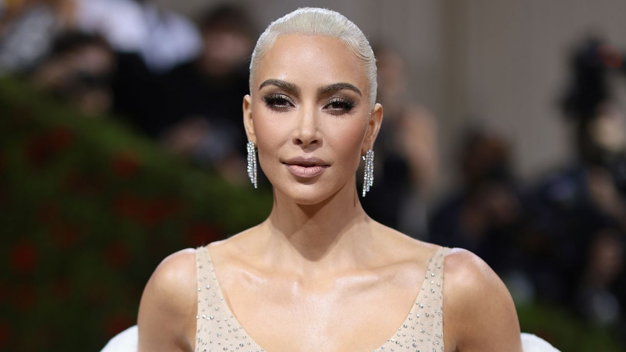 Kim Kardashian precisou perder 7 quilos para usar histórico vestido de Marilyn Monroe