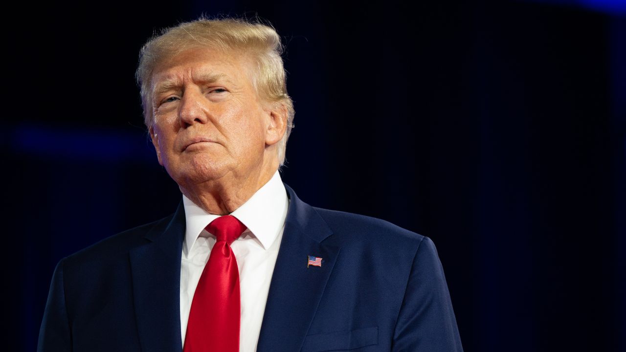 Donald Trump recebe críticas da Casa Branca após jantar com supremacista branco