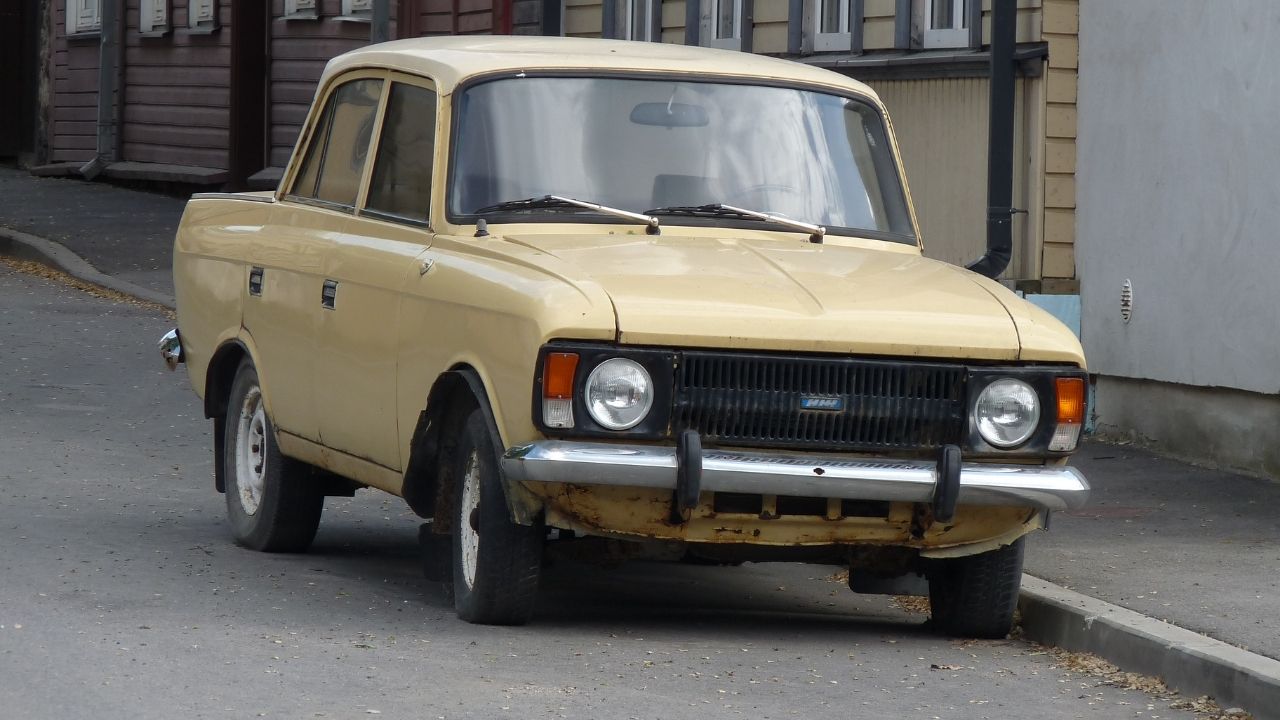 Rússia volta com carros da era soviética após saída de concessionárias