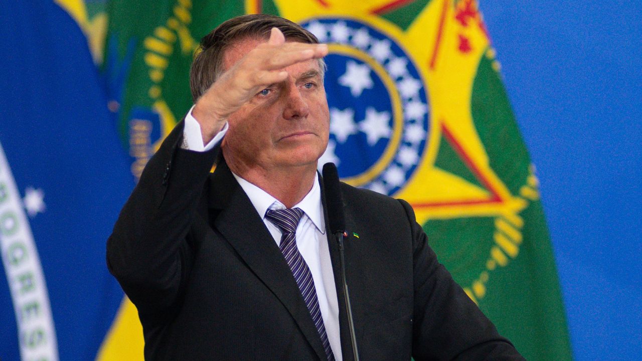 Bolsonaro sugere uma comitiva de chefes de Estado para visitar Putin
