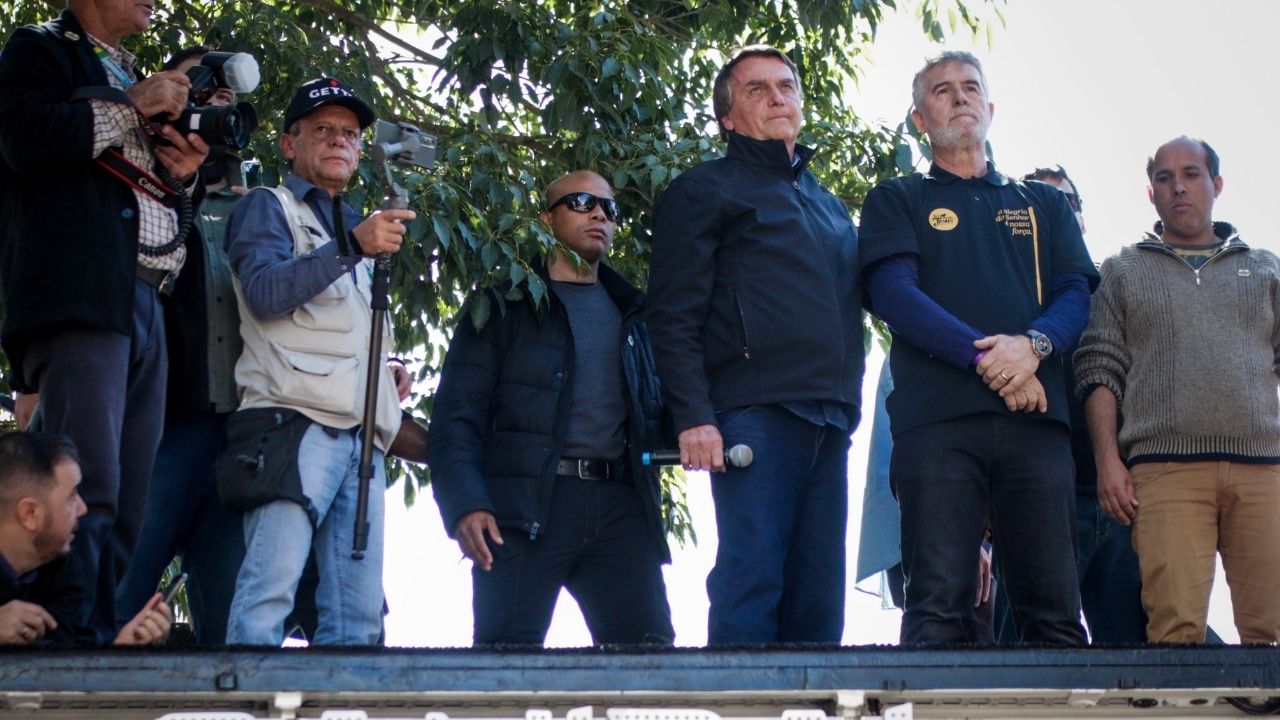‘Só Deus me tira daquela cadeira’, diz Bolsonaro em evento religioso