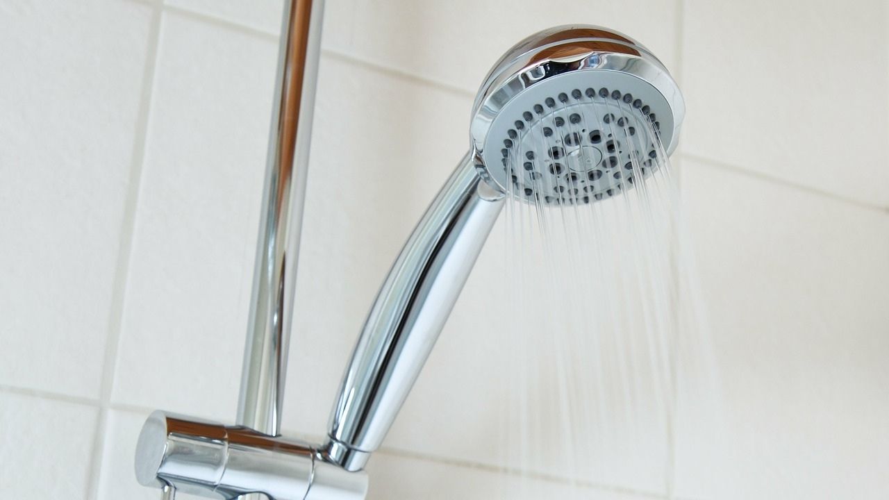 EUA: Homem com raro caso de “alergia ao frio” fica à beira da morte após banho quente