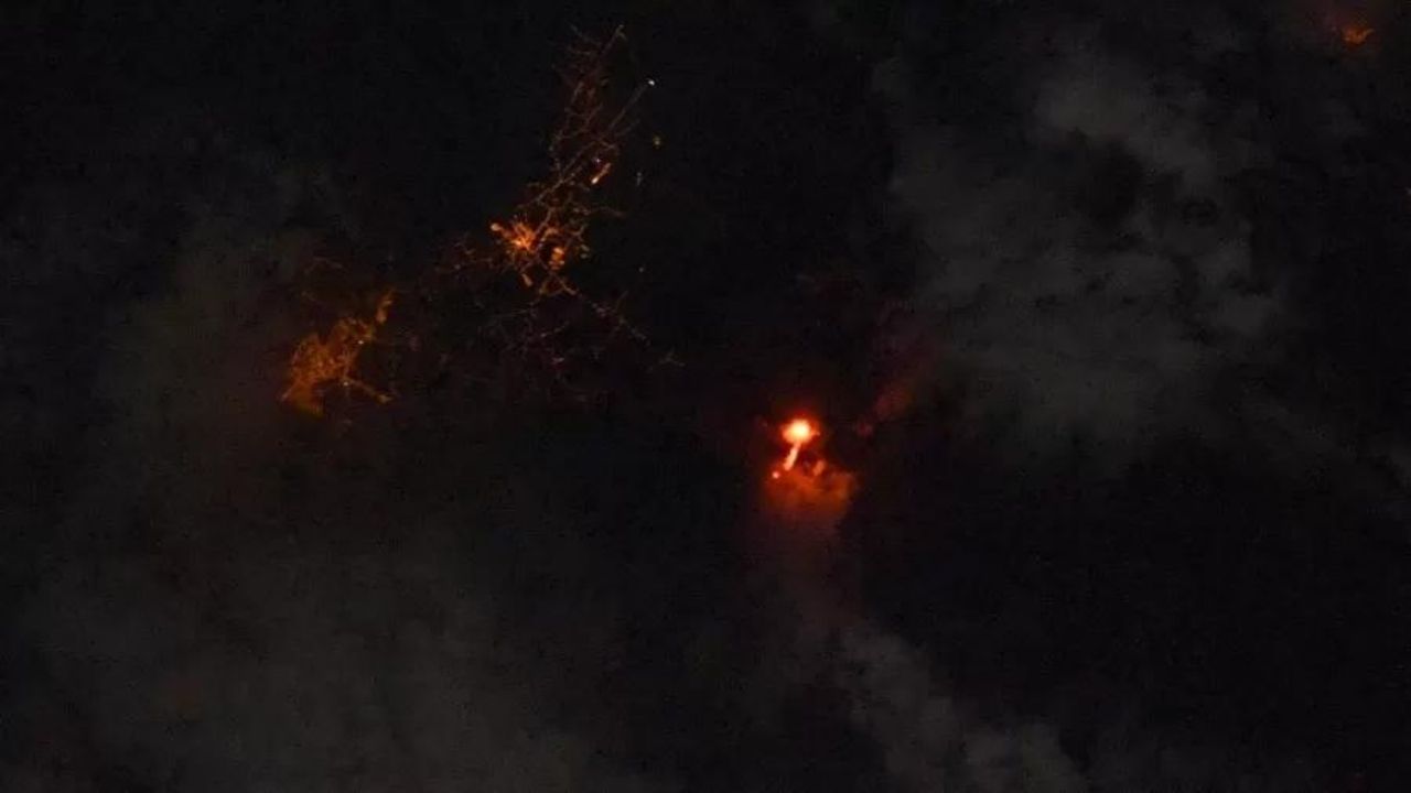 Da estação espacial, astronauta tira fotografia do vulcão em erupção nas Canárias