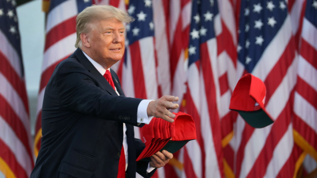 Trump aparece em comício de campanha para eleições do Congresso dos EUA
