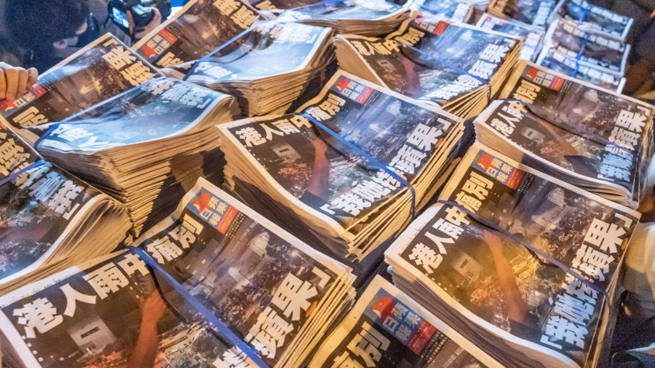 Editor de opinião de jornal pró-democracia é preso em Hong Kong