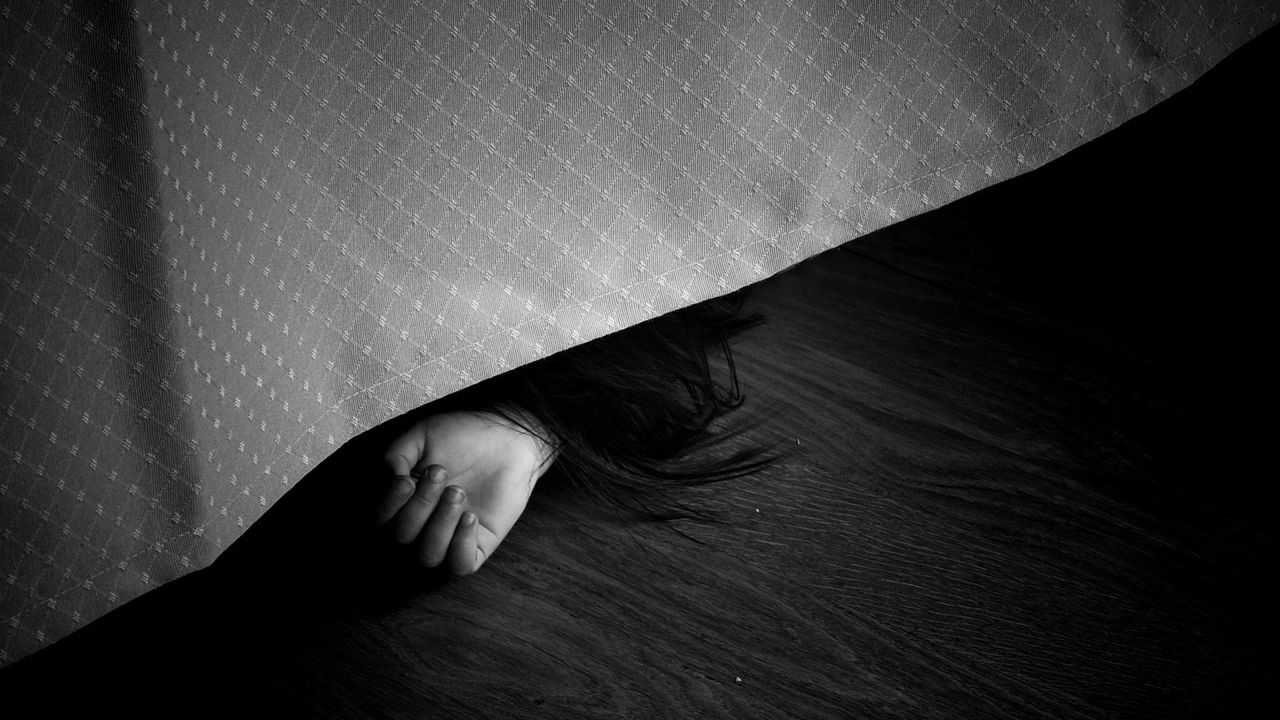 Casal dos EUA é acusado de assassinar mulher usando espada