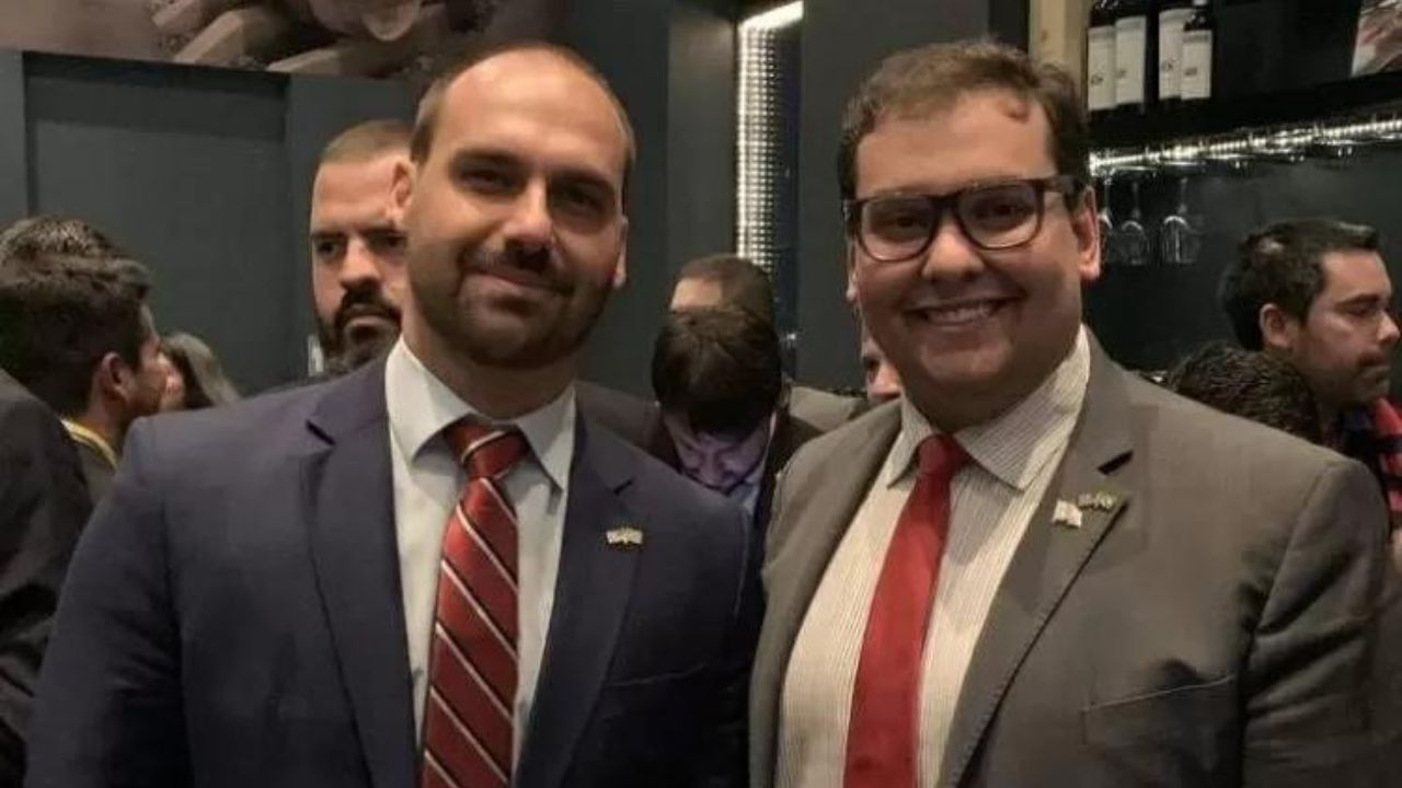 Filho de brasileiros eleito deputado nos EUA admite ter mentido em currículo: ‘Sinto muito’
