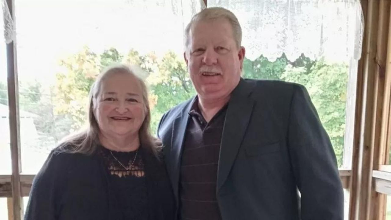 De mãos dadas, casal americano morre de Covid-19 com intervalo de 1 minuto