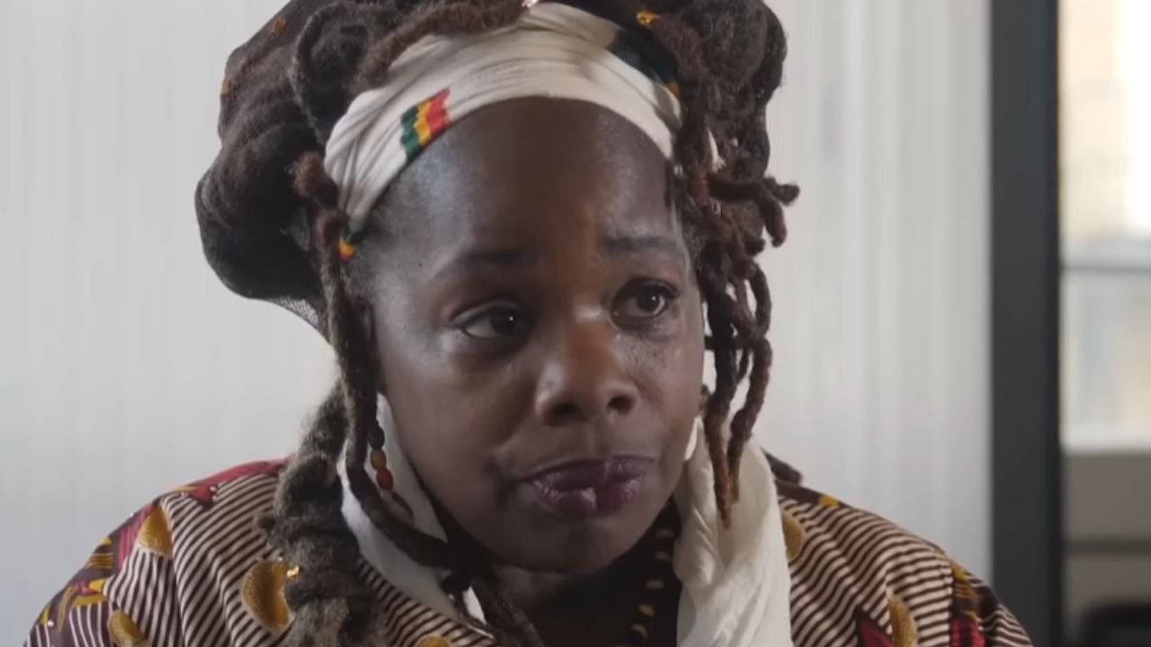 Mulher vítima de racismo no Palácio de Buckingham diz que sofreu ‘abusos horríveis’ na internet