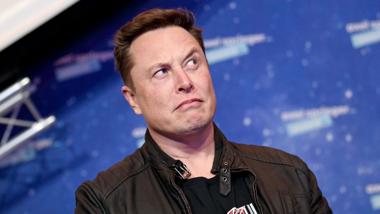 Elon Musk diz que chips cerebrais podem ser implantados em humanos daqui a 6 meses