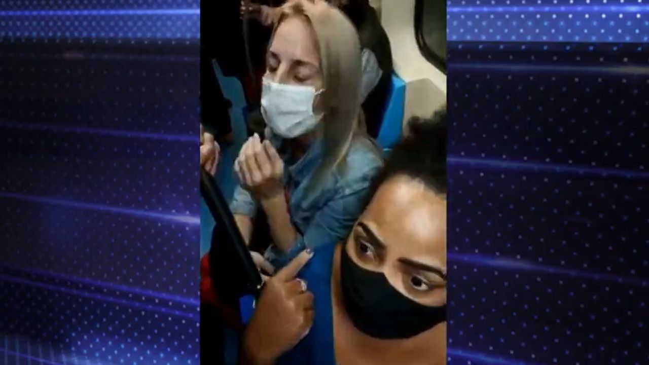 “Cuidado com esse cabelo para não passar doença”, diz mulher em metrô de São Paulo