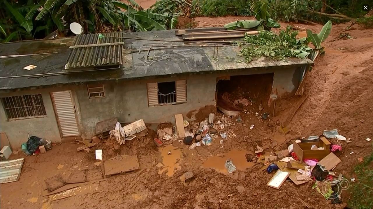 SP: Corpos de mãe e bebê soterrados foram encontrados abraçados