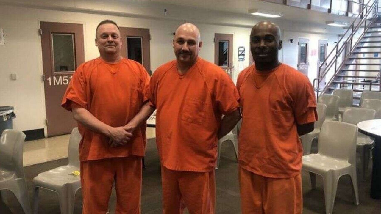 Detentos salvam a vida de agente penitenciário em prisão na Georgia, EUA