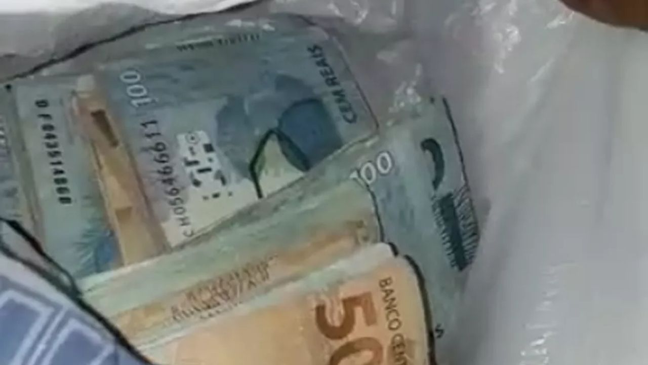 Ao se deparar com R$ 12 mil em caixa de sapato, vigilante devolve valor à dona