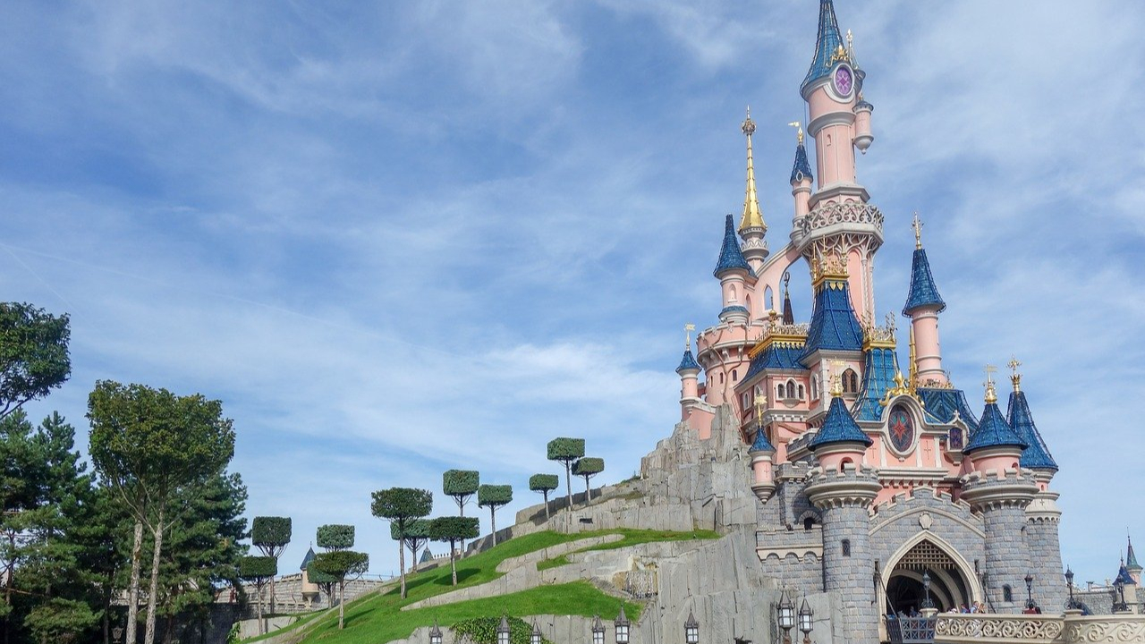 Parque da Disney será utilizado como local de distribuição de vacina nos EUA