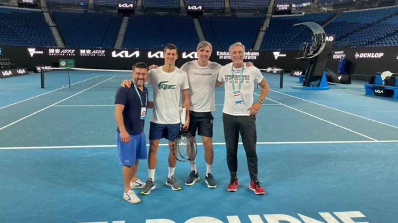 Novak Djokovic treina mesmo não vacinado