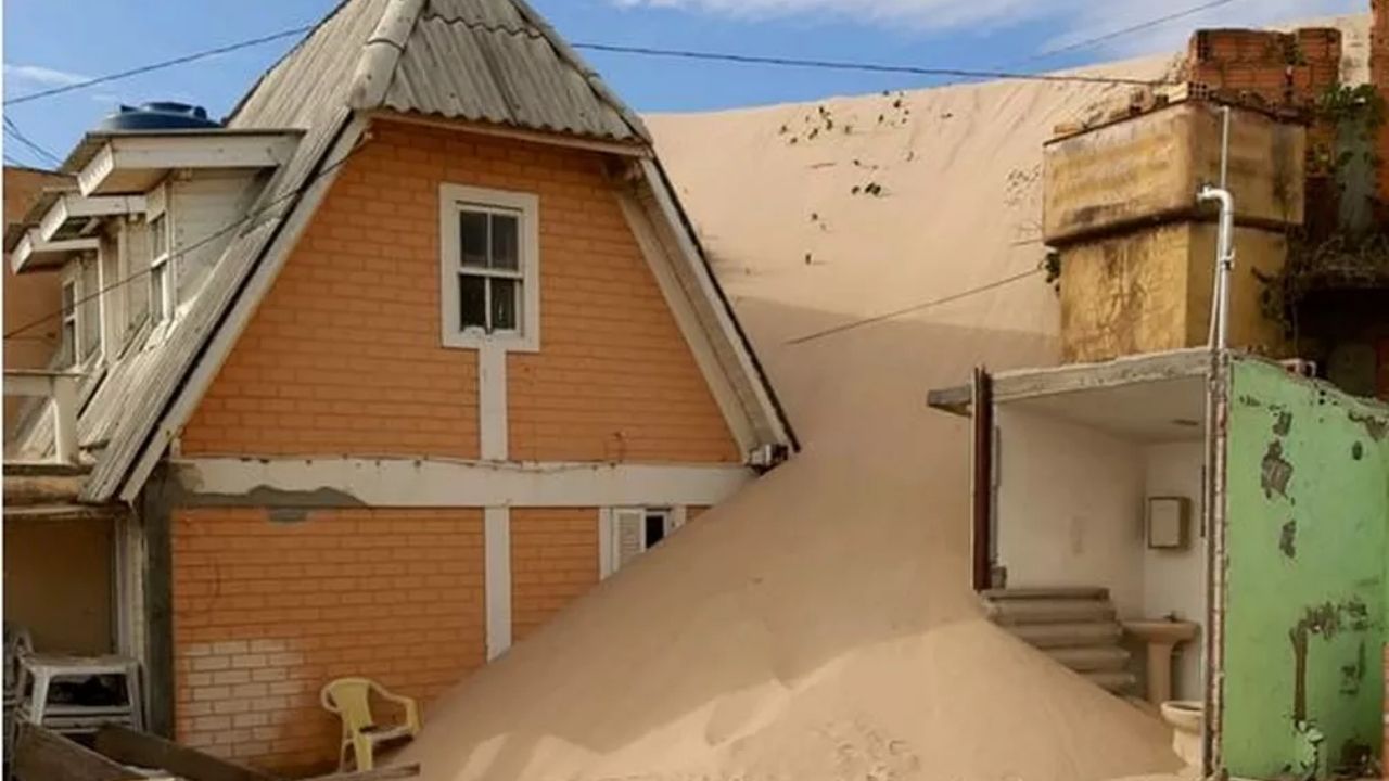 Em Florianópolis, dunas invadem residências, que precisaram ser interditadas