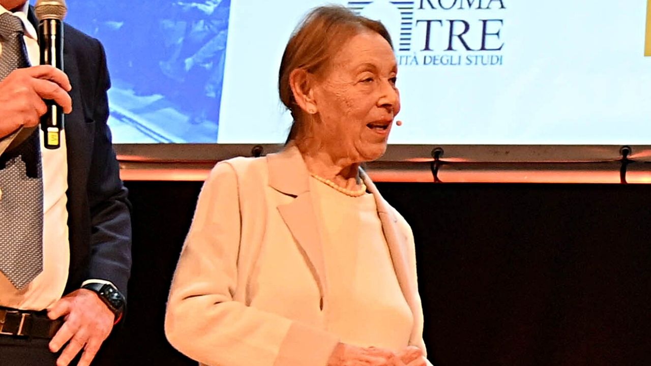 Poeta sobrevivente do Holocausto lamenta guerra na Ucrânia: “Uma barbárie”