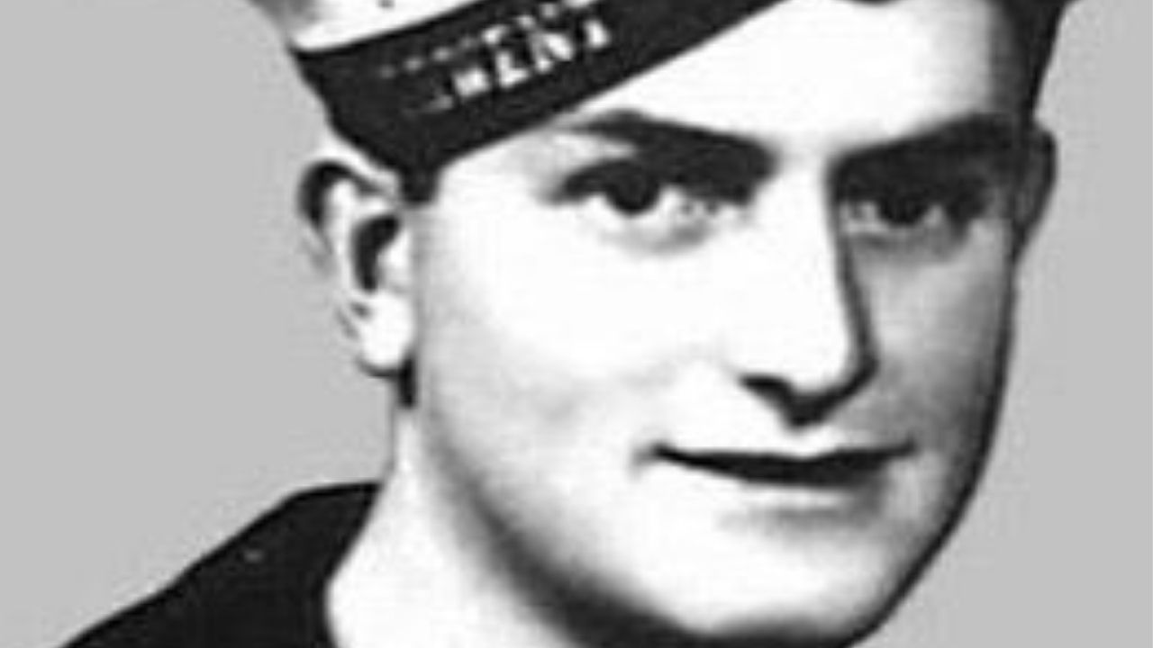 78 anos após morte trágica, marinheiro da Segunda Guerra ganha honraria na Austrália