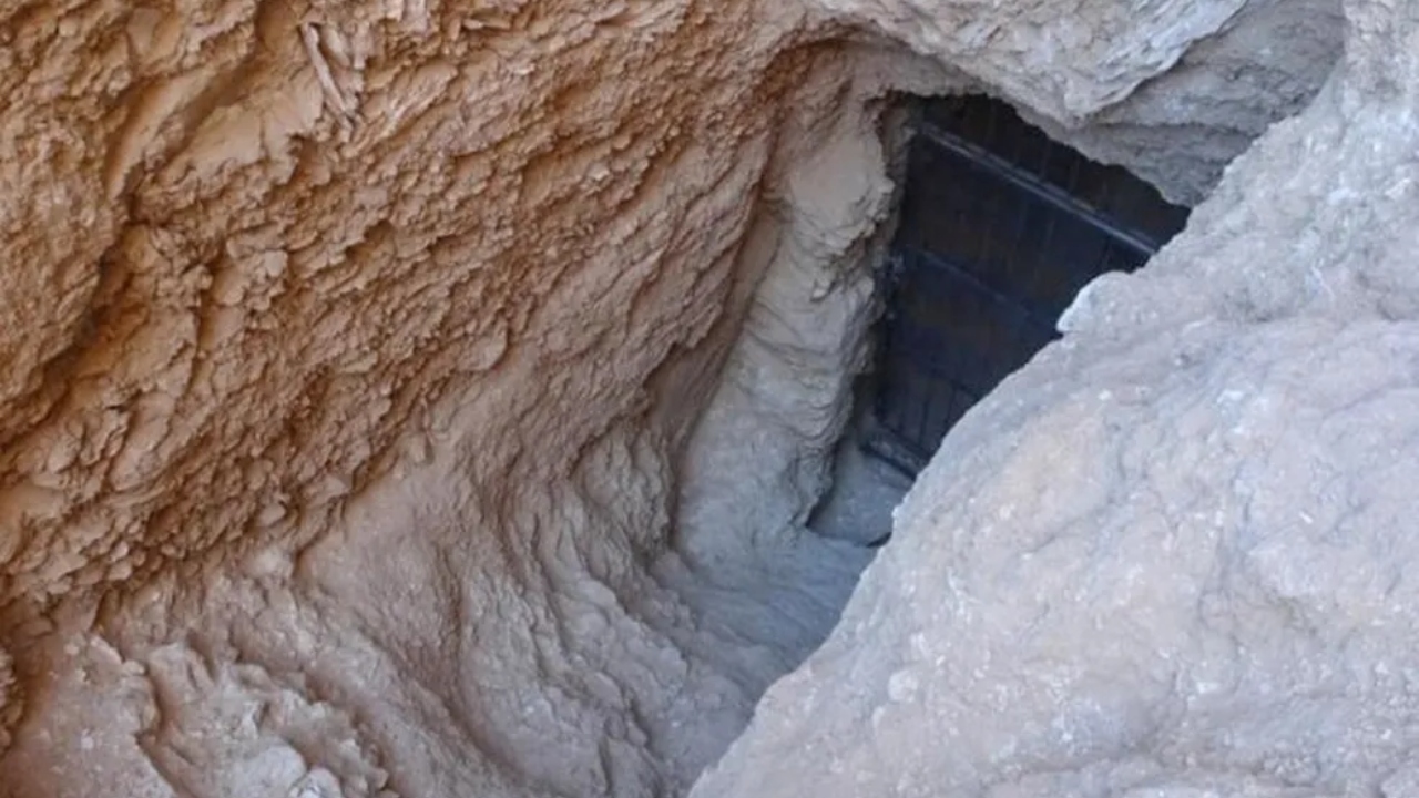 O que se sabe sobre a descoberta de uma tumba real de 3.500 anos no Egito