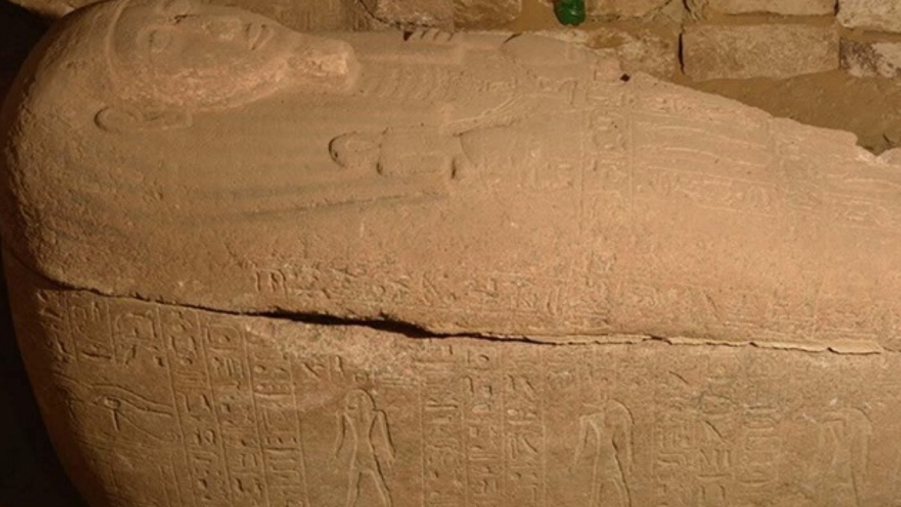 No Egito, sarcófago de administrador do templo de Ramsés II é encontrado
