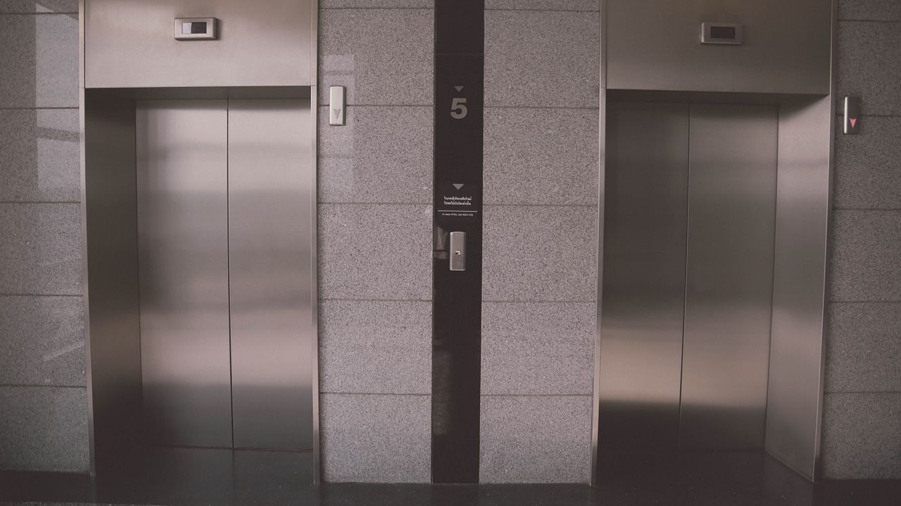Austrália: Menino de 10 anos morre após ter sido esmagado por elevador em escola
