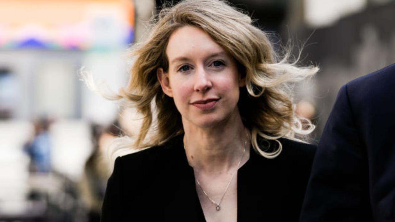 Quem é Elizabeth Holmes? Mulher comparada com Steve Jobs vai para a prisão