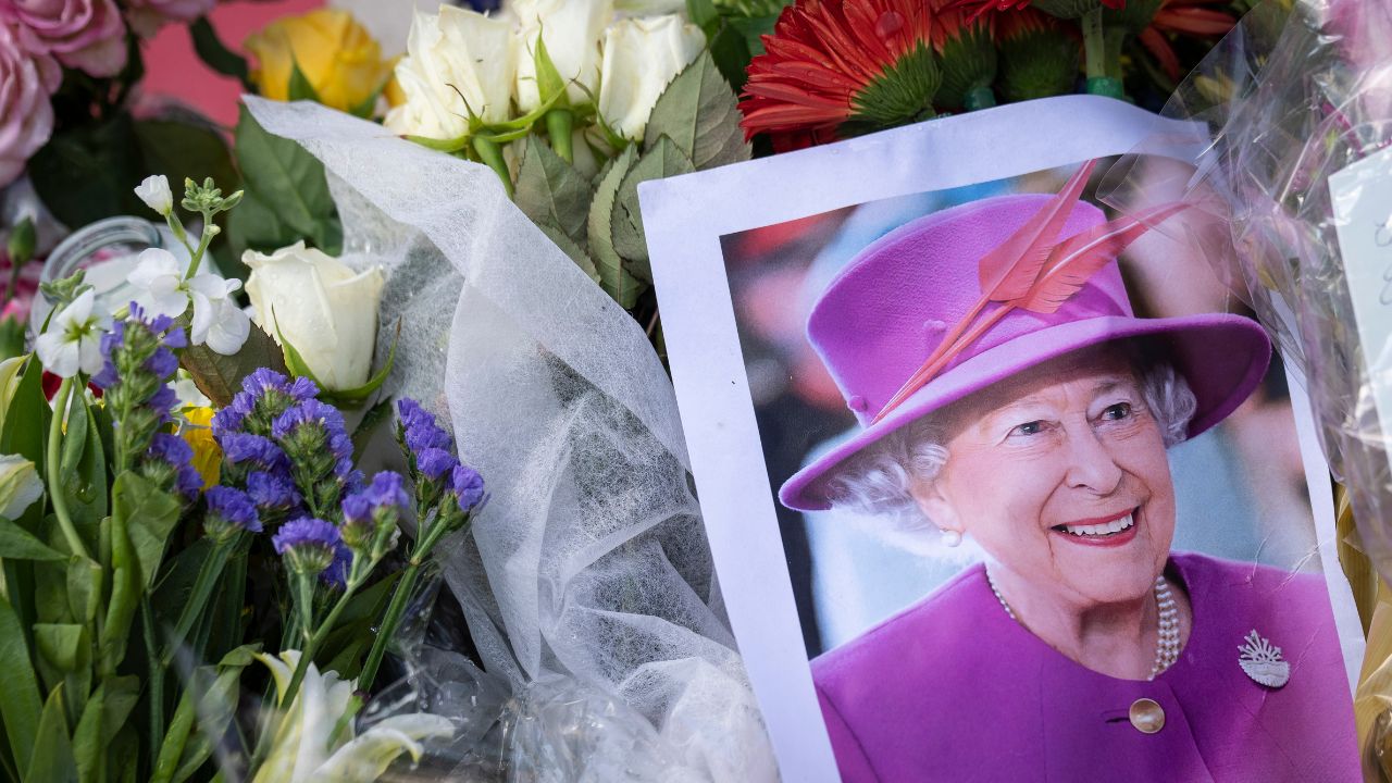 Sem aviões: Como será o cortejo de Elizabeth II em Londres?