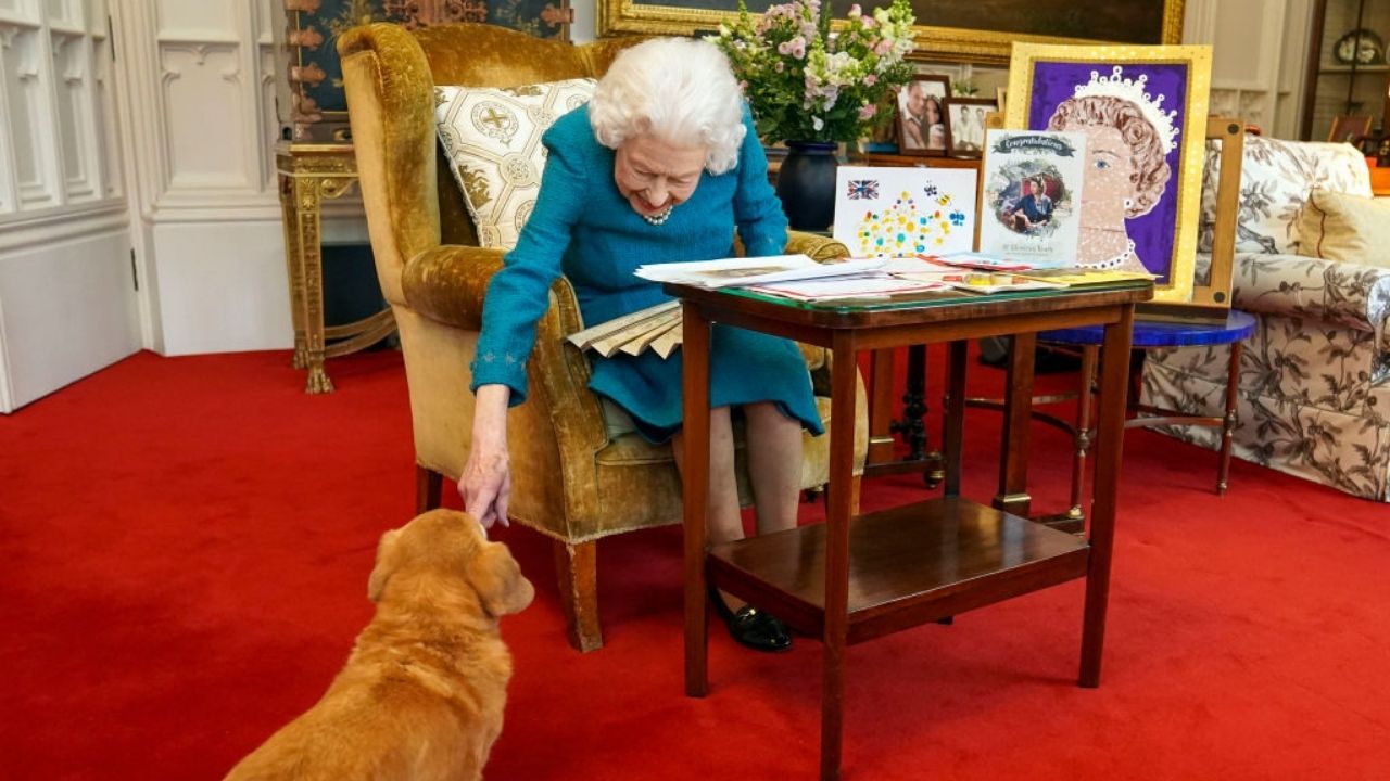 O ex-ministro da Saúde que comeu os biscoitos dos cachorros de Elizabeth II