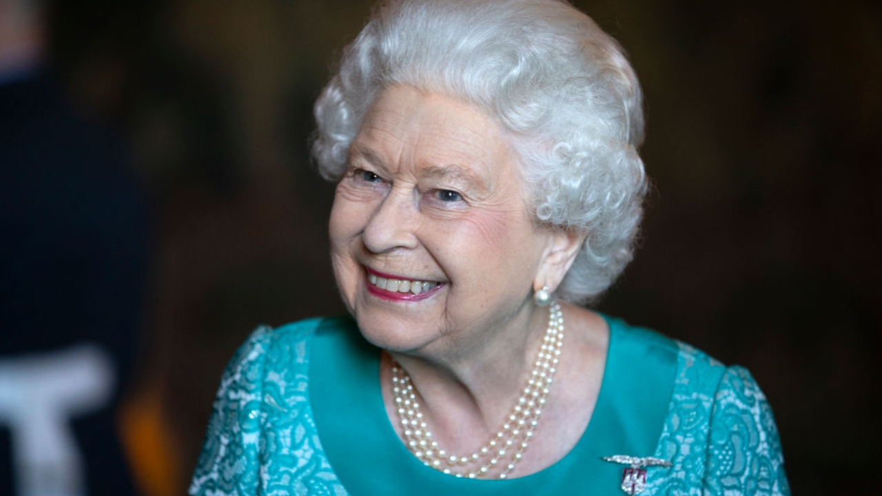 Diagnosticada com covid-19, Elizabeth II tem sintomas leves