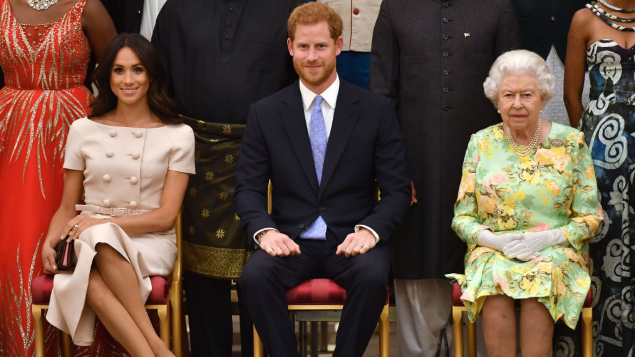 Harry viaja para encontrar Elizabeth II, mas Meghan não o acompanha