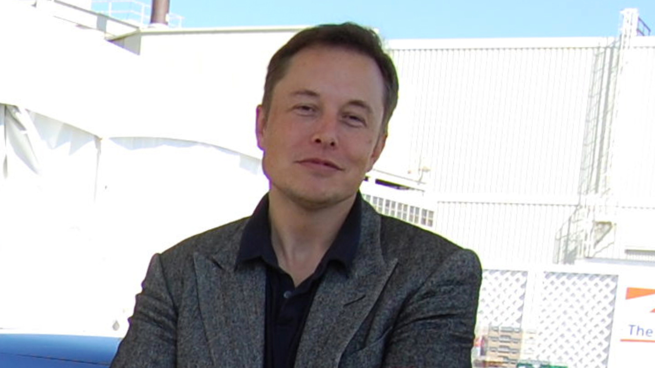 Elon Musk bate recorde e ‘chega perto’ da pessoa mais rica do mundo no ranking