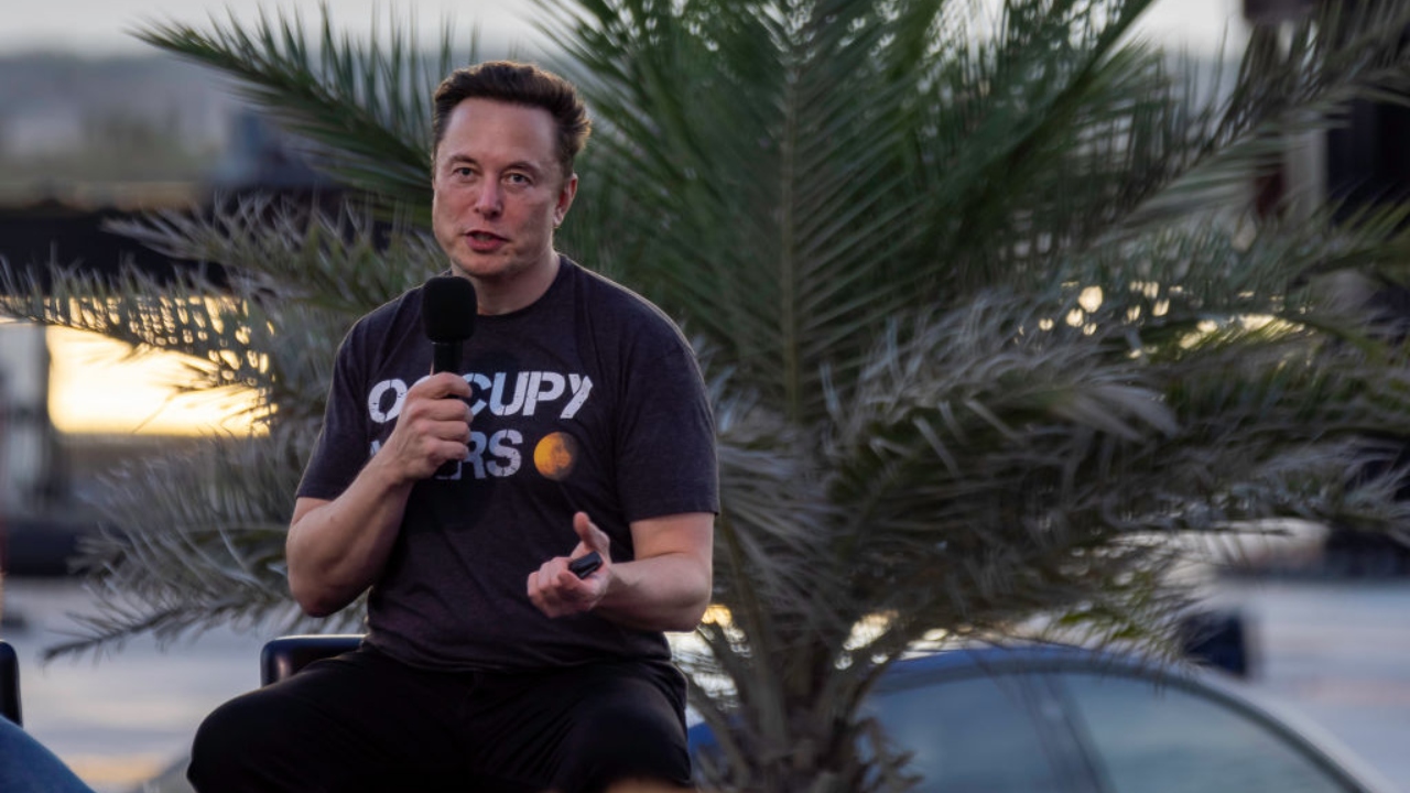 Elon Musk se manifesta após usuários do Twitter votarem por sua saída