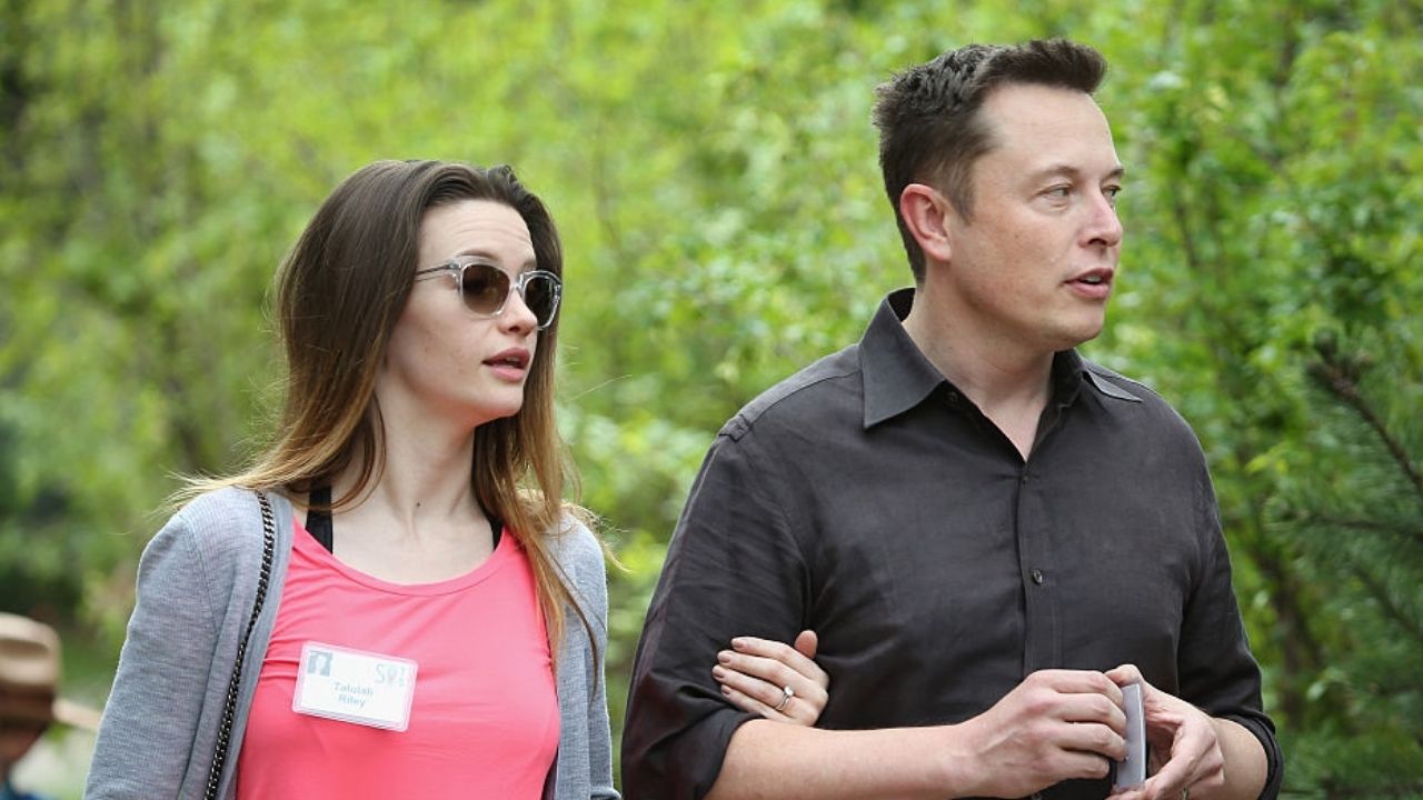 Ex-esposa defende Elon Musk de denúncia de assédio: ‘Eu amo ferozmente’