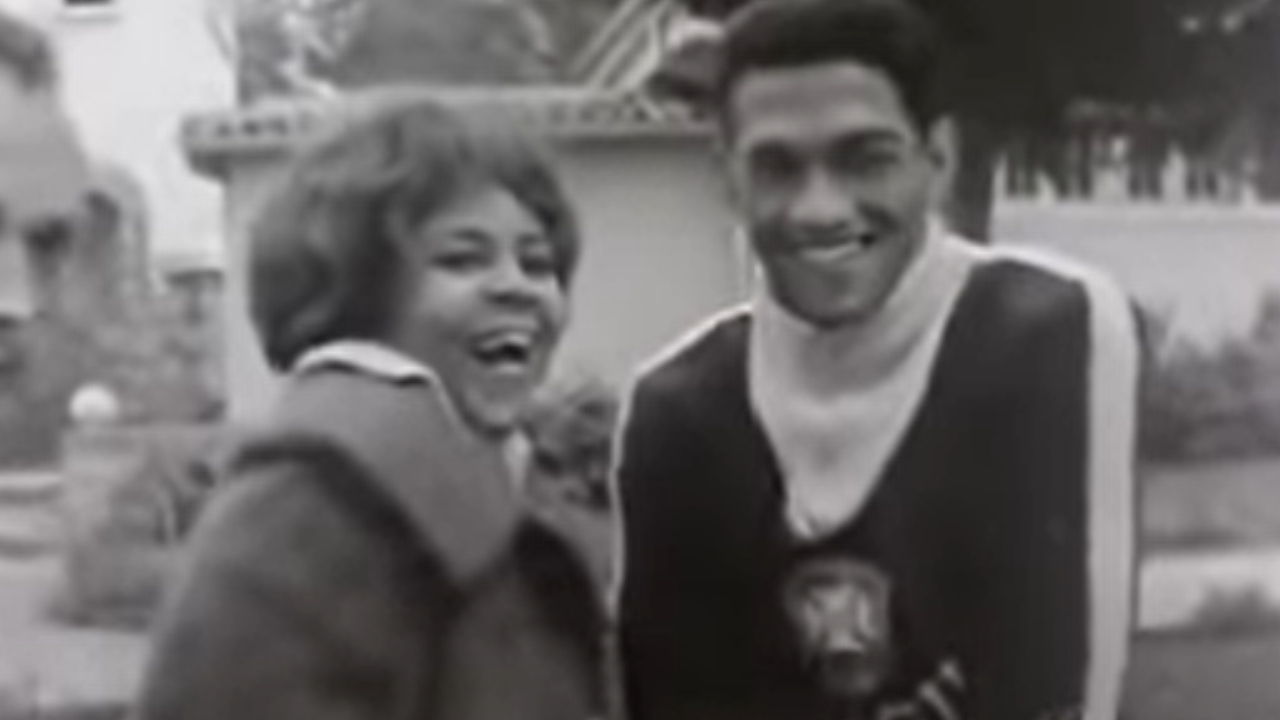 Elza Soares faleceu no mesmo dia e mês que Garrincha, seu ex-marido