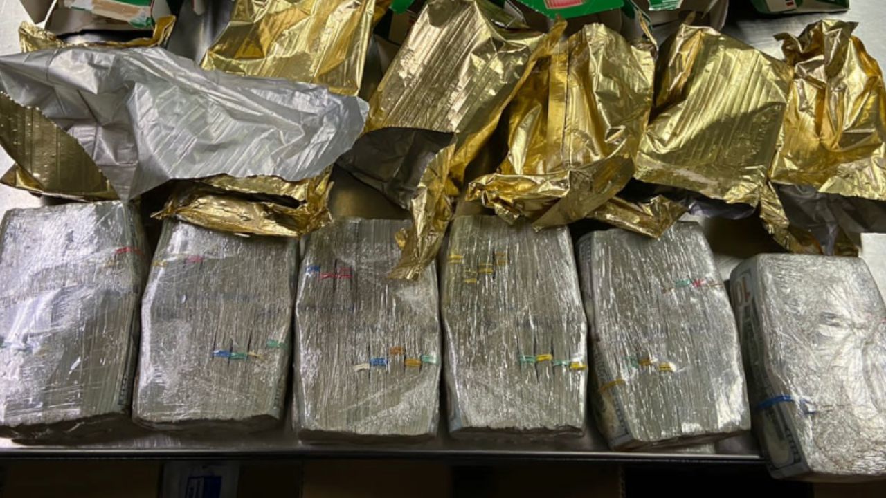 Bagagem revistada no aeroporto de Guarulhos revela 2,5 milhões de reais
