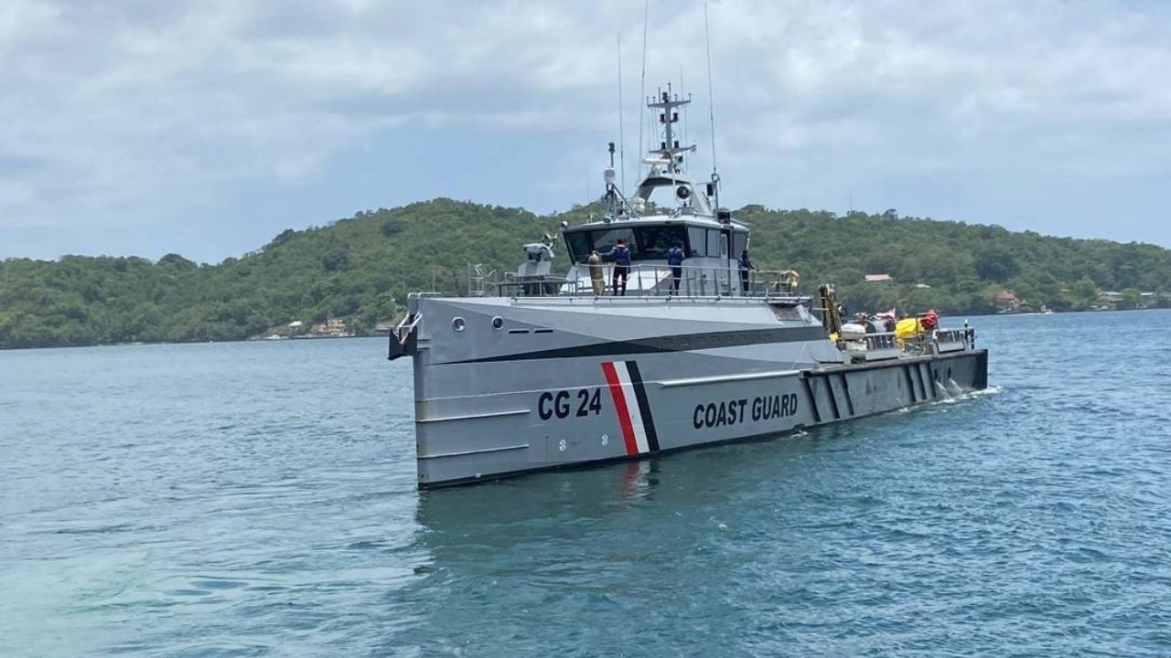 Bebê é baleado e morre nos braços da mãe em barco de imigrantes no Caribe