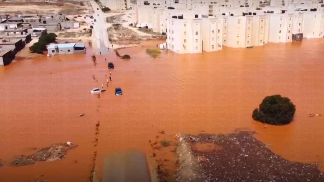 Após tempestade, corpos são encontrados em praias da Líbia