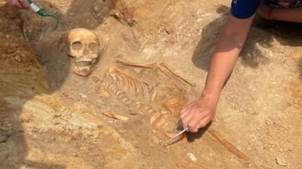 Criança ‘vampira’: Enterro do século 17 surpreende pesquisadores na Polônia