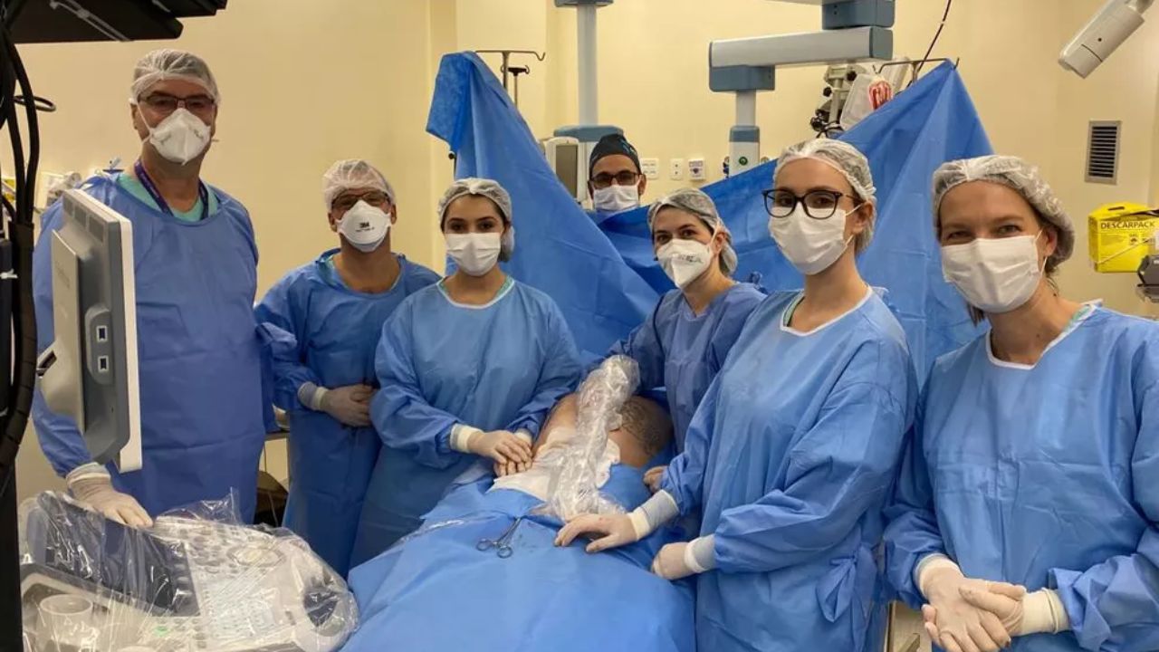 Hospital gaúcho realiza cirurgia inédita no coração de feto de 8 meses