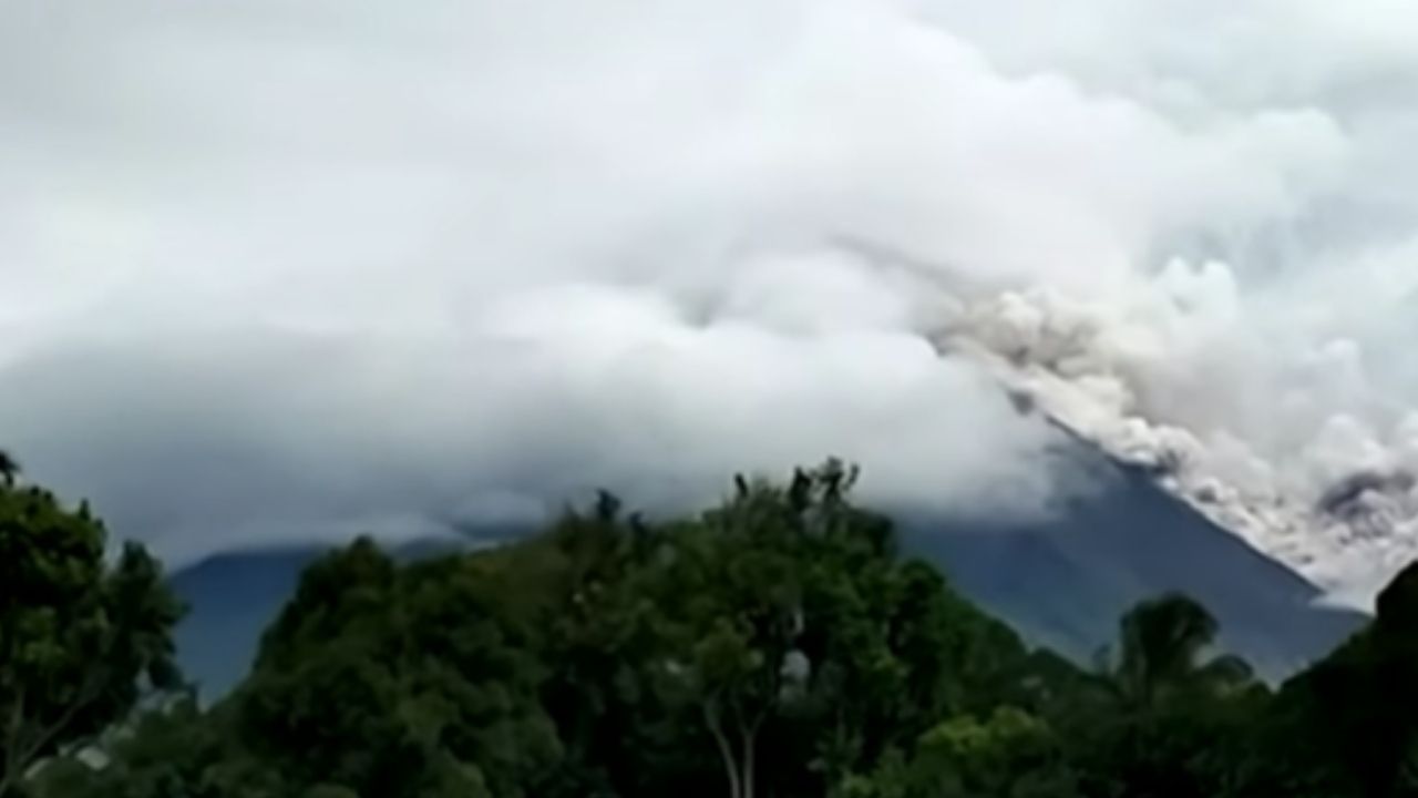 Indonésia: erupção de vulcão deixa mortos e desaparecidos