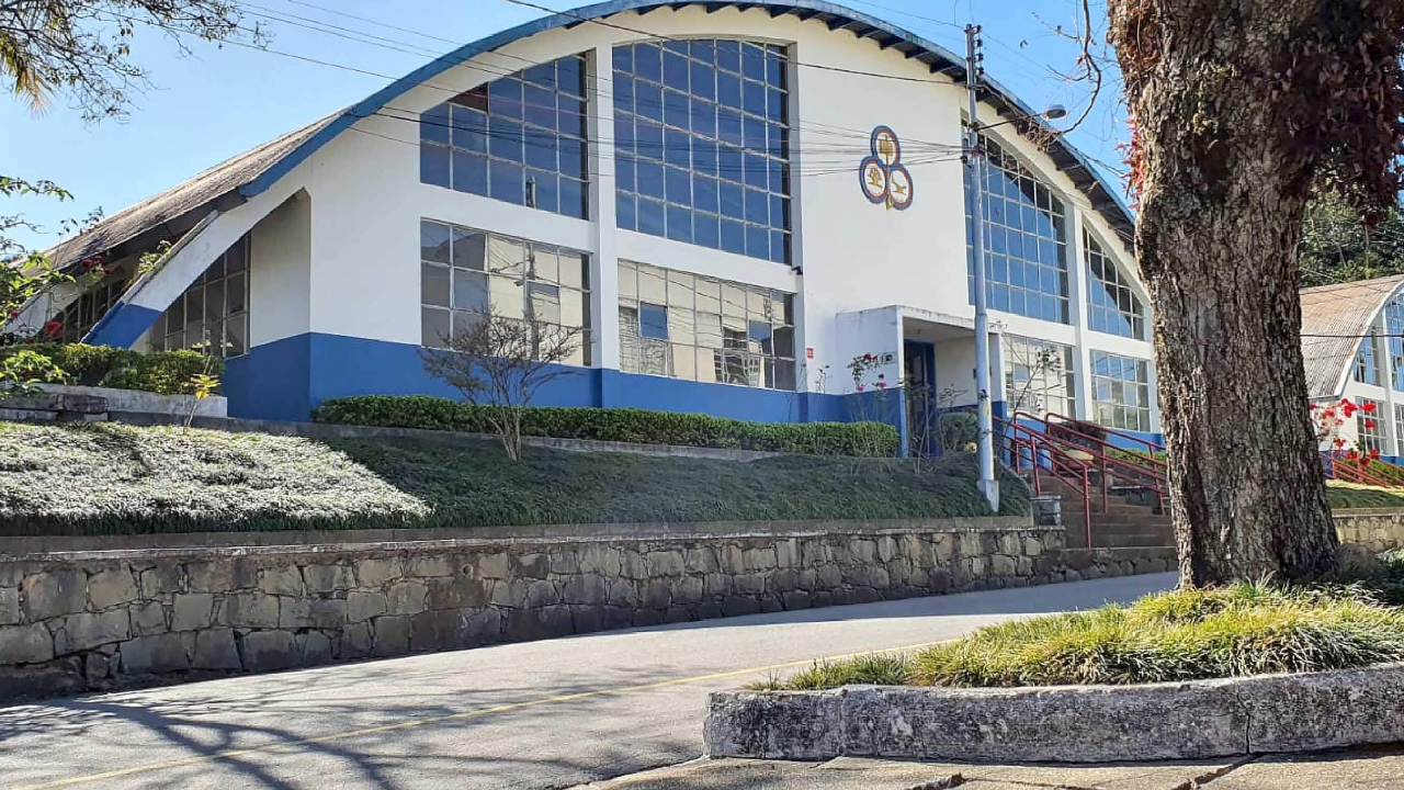 Adolescente é esfaqueado e morre durante ataque em escola de Minas Gerais