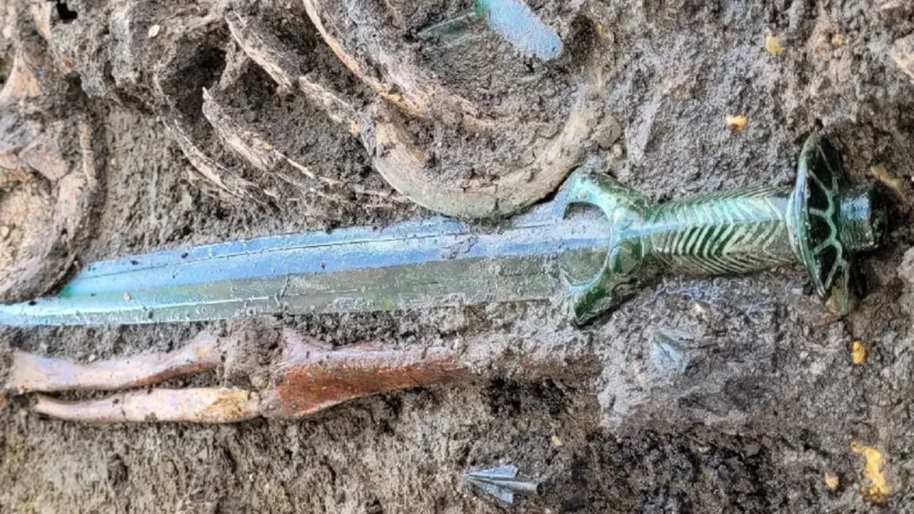 O que se sabe sobre a espada de 3 mil anos encontrada na Alemanha